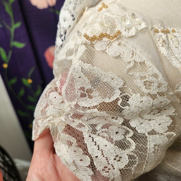 Vintage 1950s Fan Lace Wedding Gown with Beaded Illusion Neckline - Picture 14 of 15